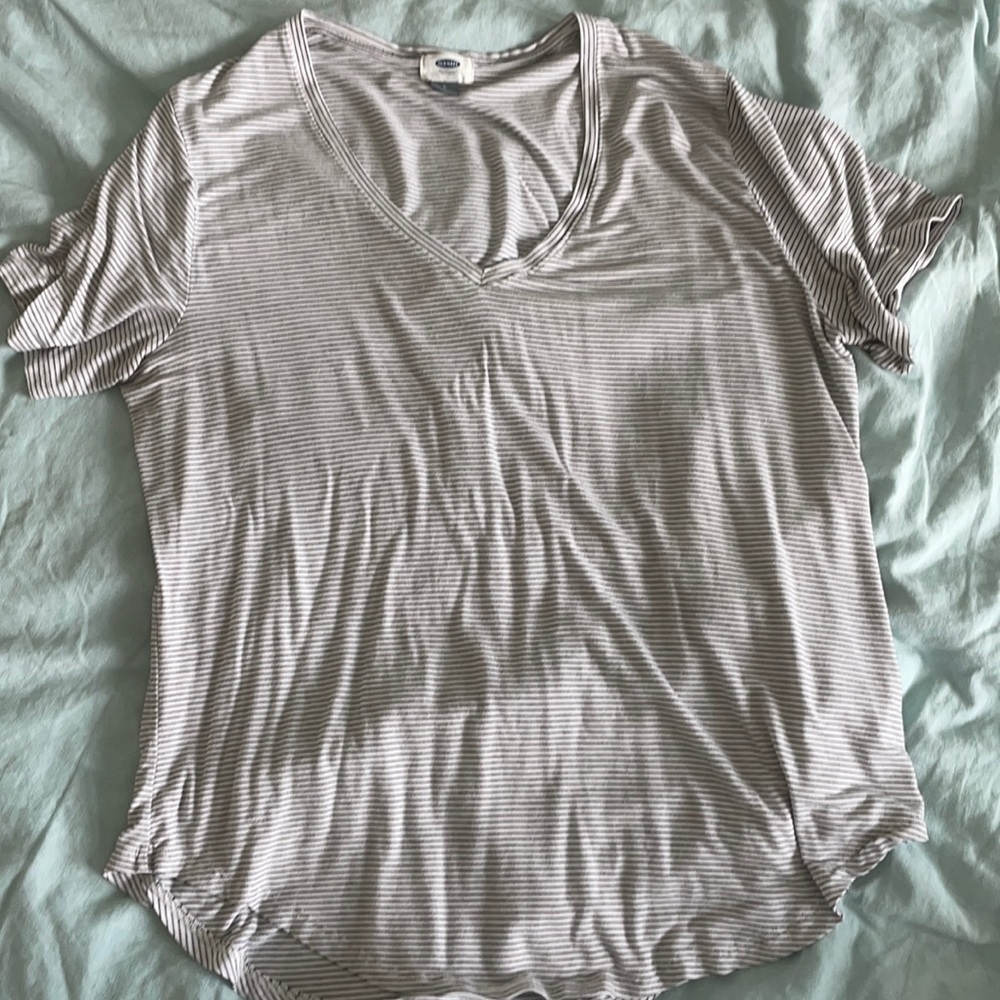 Old navy black and white striped t shirt